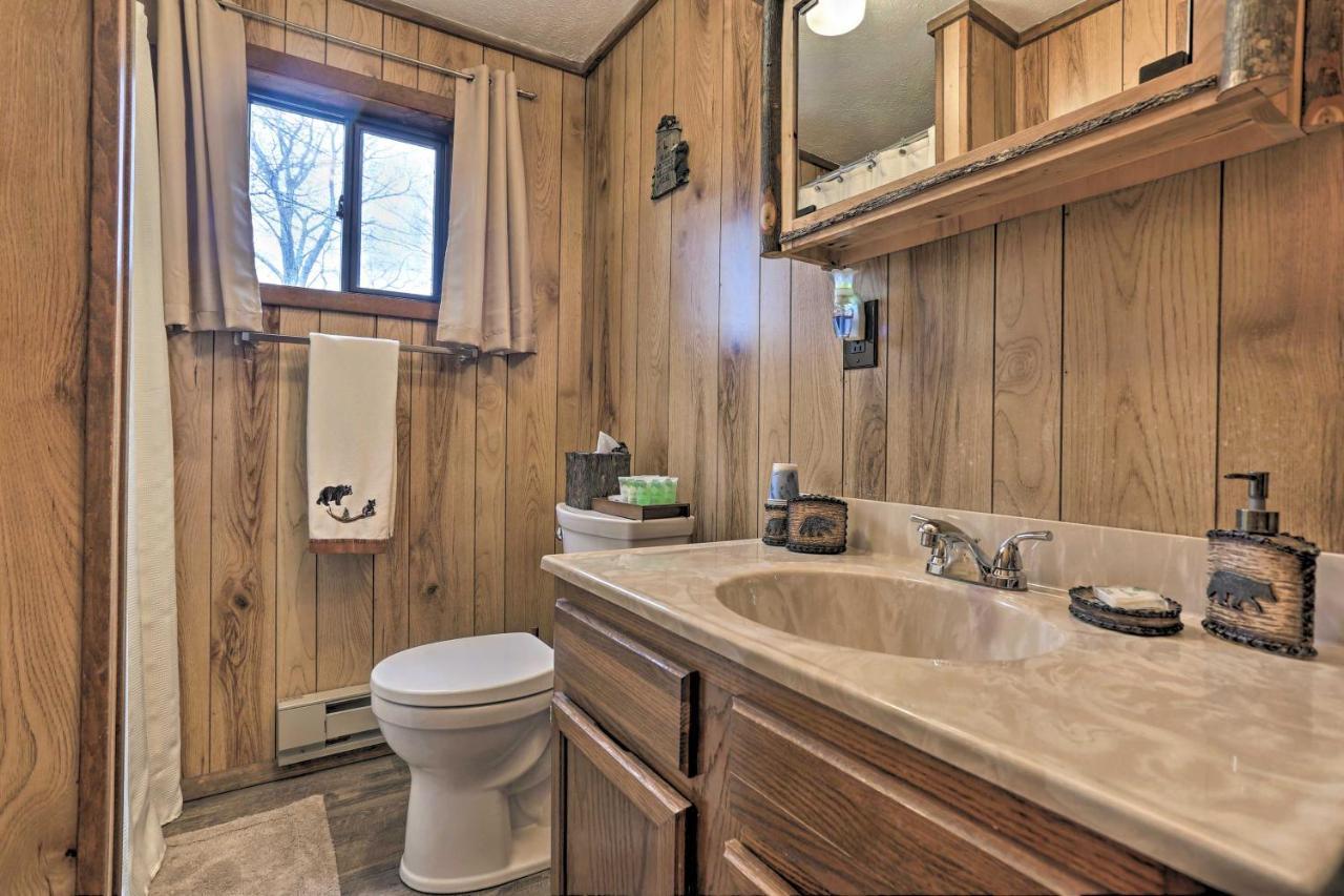 Bear Den Rustic Pocono Lake Home With Game Room! Ngoại thất bức ảnh