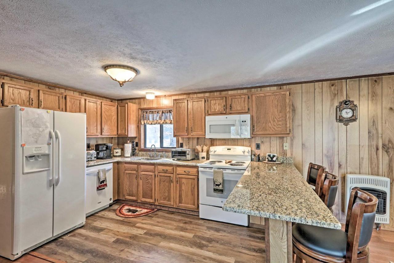 Bear Den Rustic Pocono Lake Home With Game Room! Ngoại thất bức ảnh